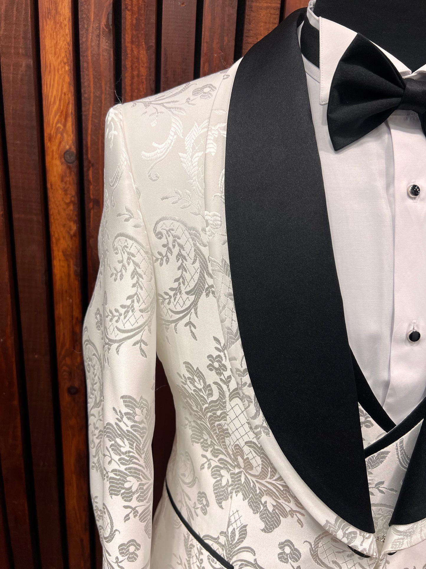 Men's Premium White Floral Shawl Lapel Tuxedo for Bay Area Weddings