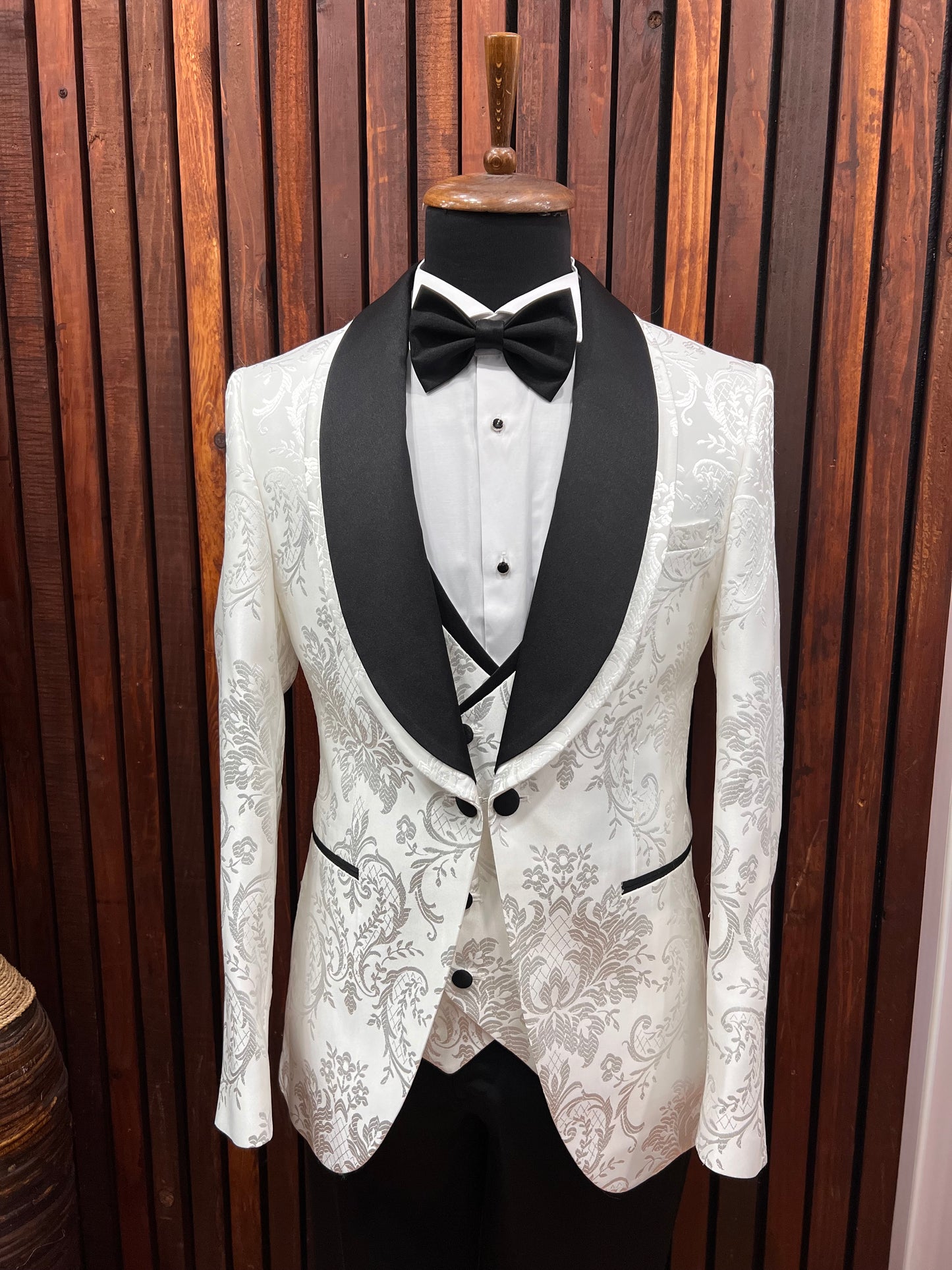 Men's Premium White Floral Shawl Lapel Tuxedo for Bay Area Weddings