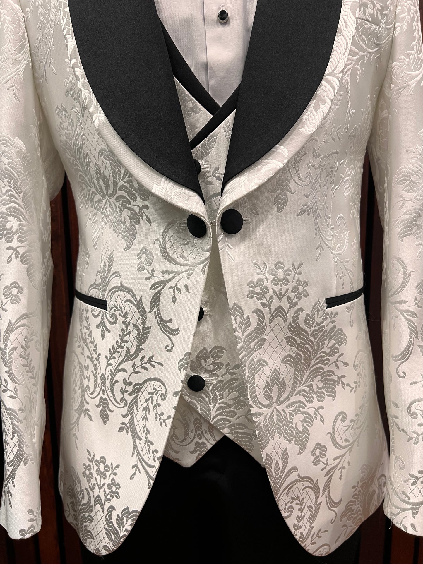 Men's Premium White Floral Shawl Lapel Tuxedo for Bay Area Weddings