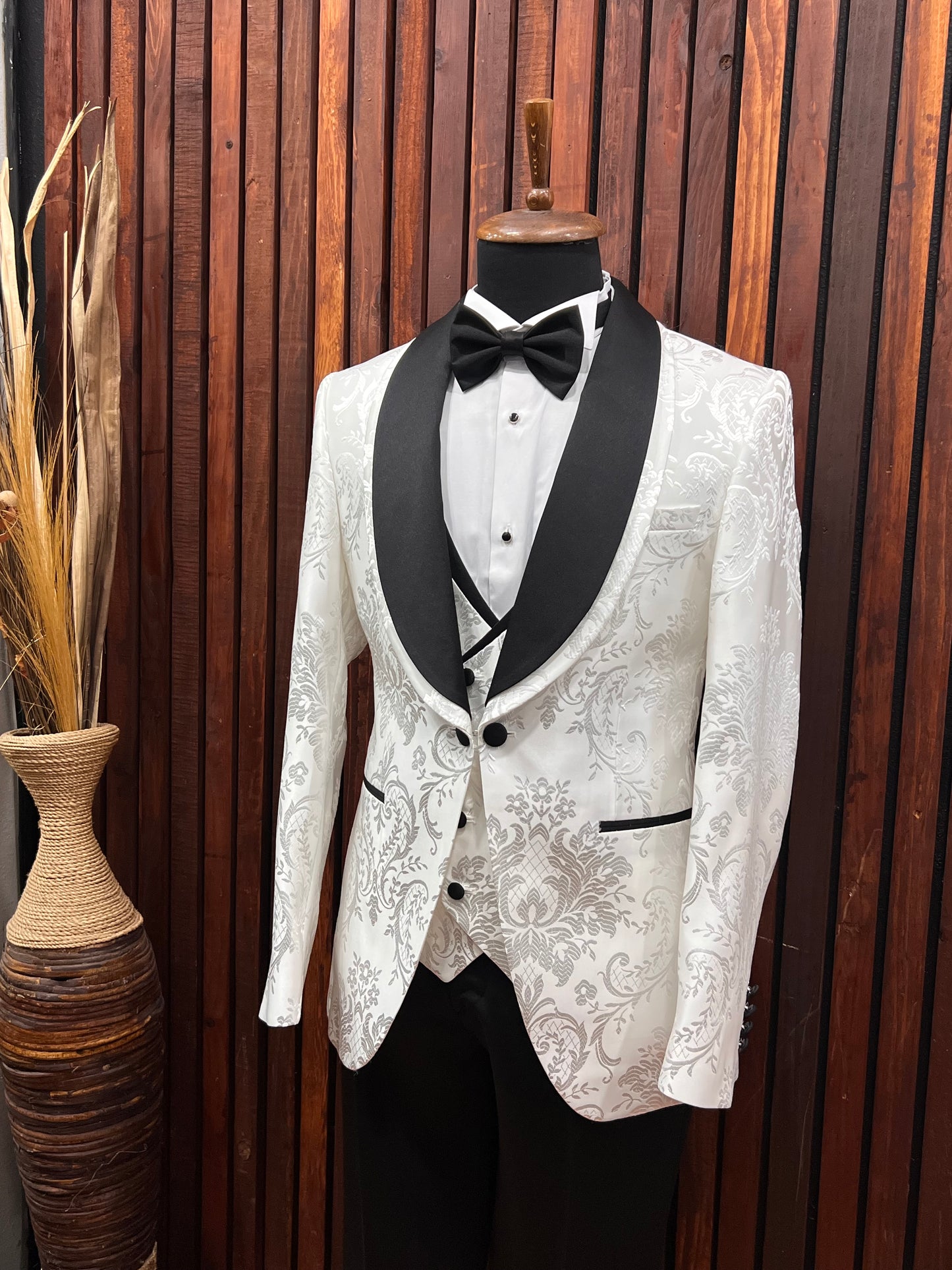 Men's Premium White Floral Shawl Lapel Tuxedo for Bay Area Weddings